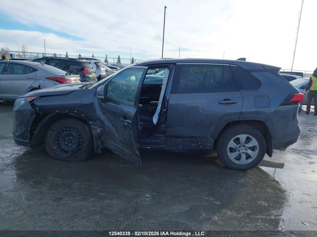 2T3B1RFVXPW332823 Toyota RAV4 LE