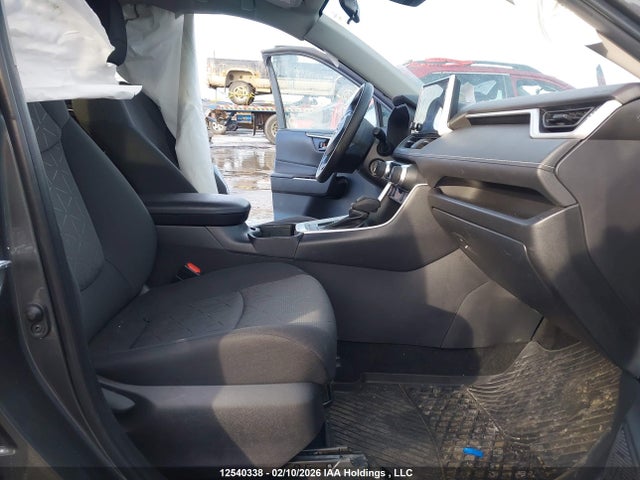 2T3B1RFVXPW332823 Toyota RAV4 LE