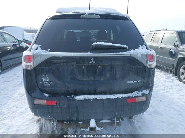 JA4JZ3AX7EZ607274 Mitsubishi Outlander Se