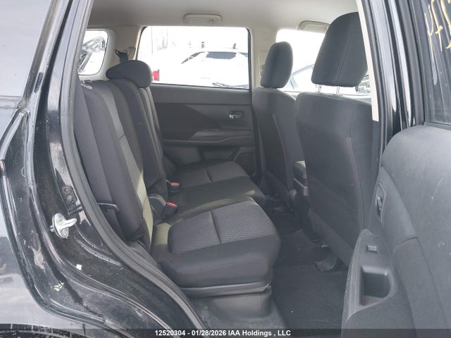 JA4JZ3AX7EZ607274 Mitsubishi Outlander Se