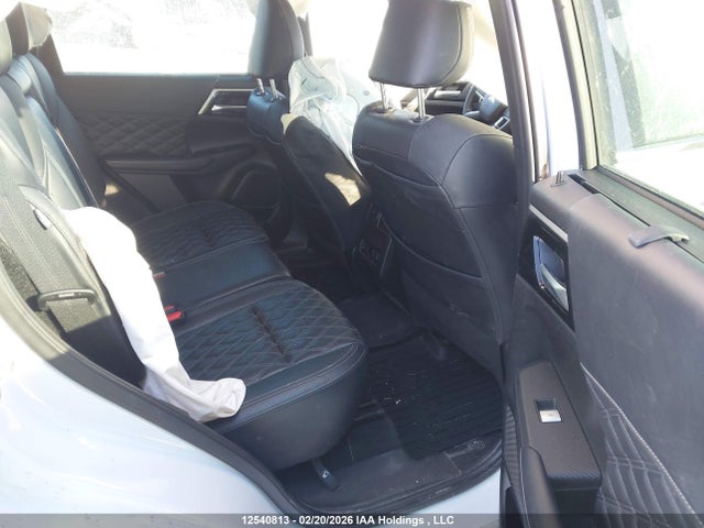 Продажа на аукционе авто 2022 Mitsubishi Outlander, vin: JA4J4VA86NZ620682, номер лота: 12540813