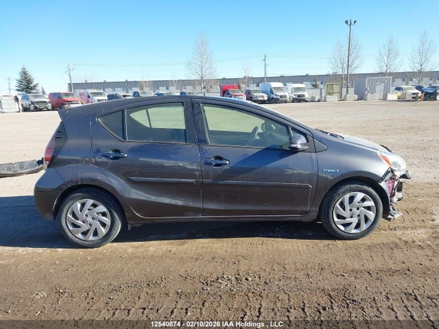 JTDKDTB35F1575462 Toyota PRIUS C