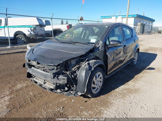 JTDKDTB35F1575462 Toyota PRIUS C