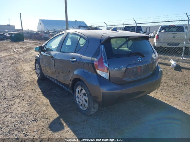 JTDKDTB35F1575462 Toyota PRIUS C
