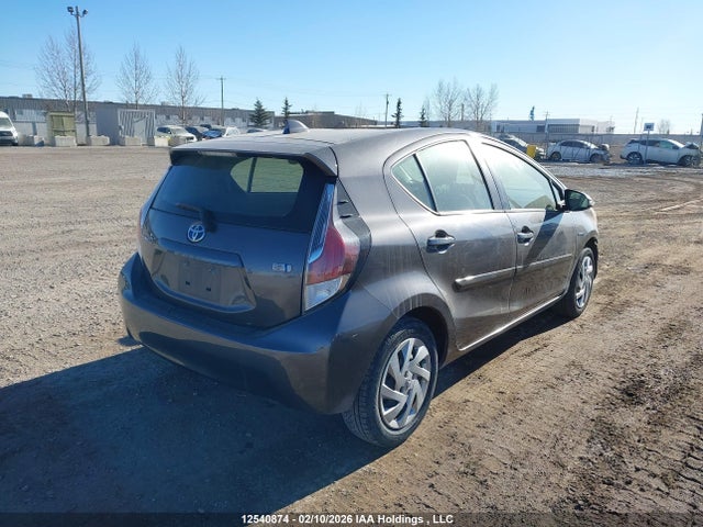 JTDKDTB35F1575462 Toyota PRIUS C