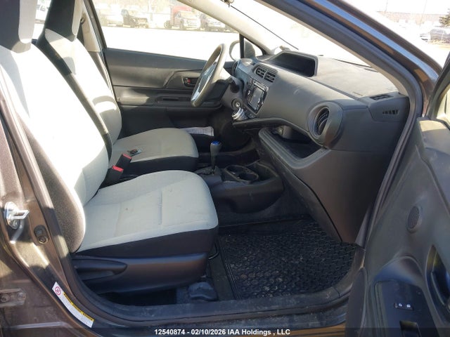 JTDKDTB35F1575462 Toyota PRIUS C