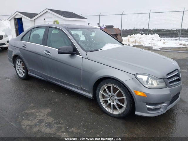 2014 Mercedes-benz C 350 4matic მანქანა იყიდება აუქციონზე, vin: WDDGF8JB3EA945284, აუქციონის ნომერი: 12540905
