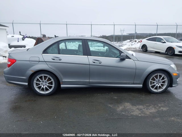 2014 Mercedes-benz C 350 4matic მანქანა იყიდება აუქციონზე, vin: WDDGF8JB3EA945284, აუქციონის ნომერი: 12540905