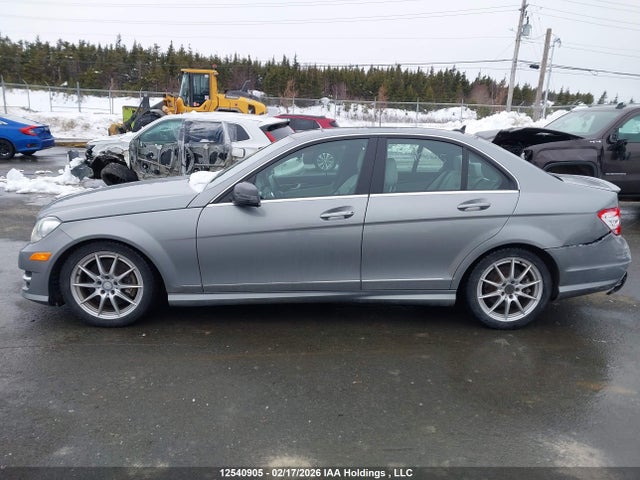 2014 Mercedes-benz C 350 4matic მანქანა იყიდება აუქციონზე, vin: WDDGF8JB3EA945284, აუქციონის ნომერი: 12540905