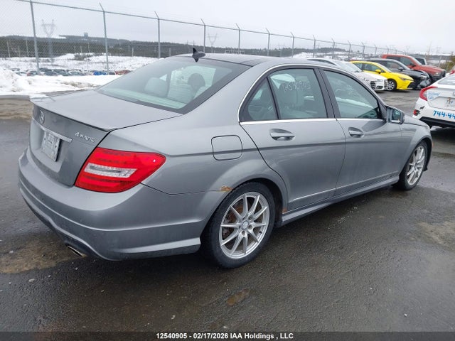 2014 Mercedes-benz C 350 4matic მანქანა იყიდება აუქციონზე, vin: WDDGF8JB3EA945284, აუქციონის ნომერი: 12540905