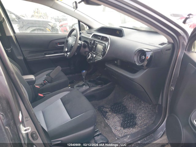 JTDKDTB32J1611875 Toyota Prius C Technology