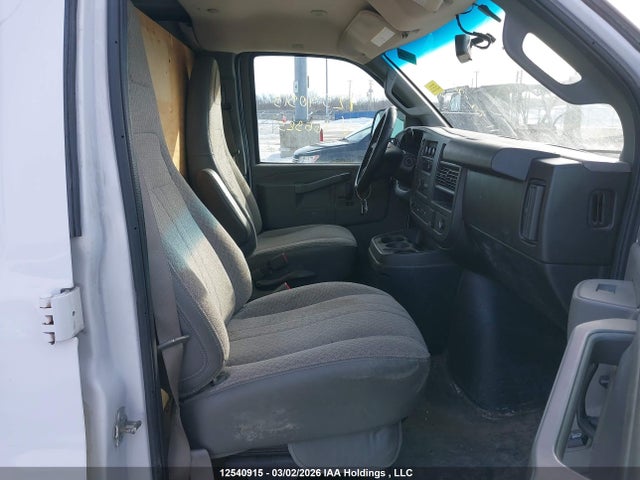 GMC Savana 2500 Work Van 2019 1GTW7BFP9K1166925 Image 5