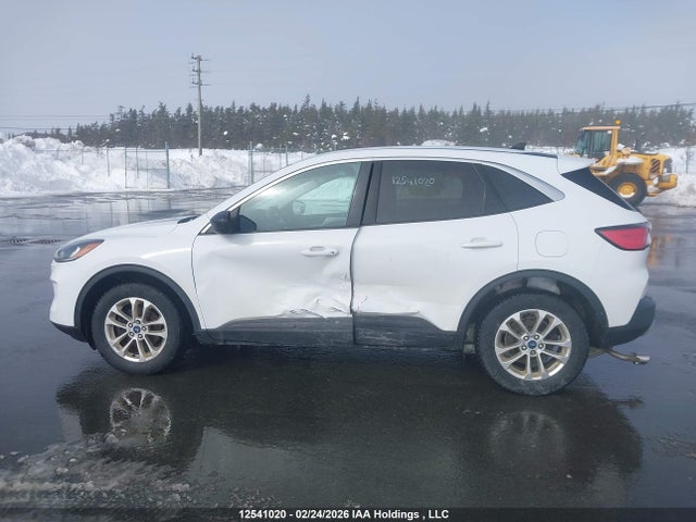 1FMCU9G60NUA18655 Ford ESCAPE SE