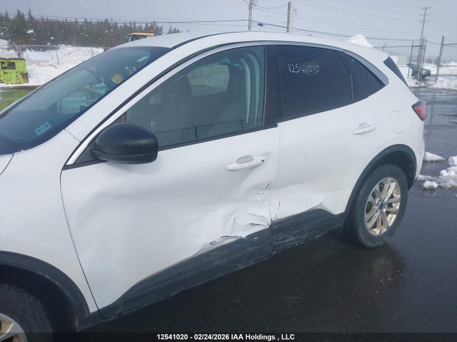 1FMCU9G60NUA18655 Ford ESCAPE SE