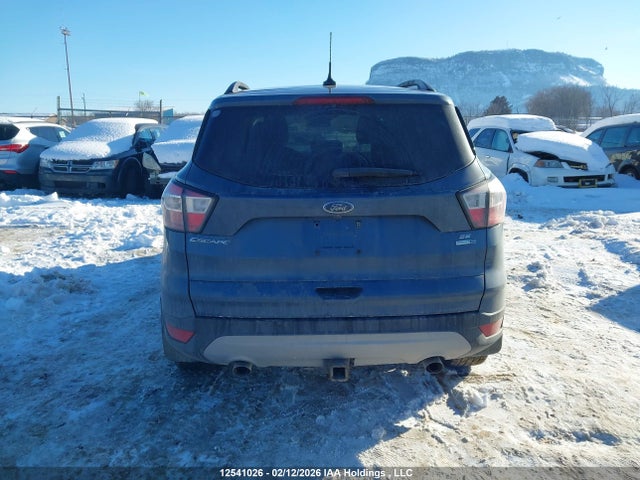 12541026 :رقم المزاد ، 1FMCU9GD0JUC42422 vin ، 2018 Ford Escape Se مزاد بيع