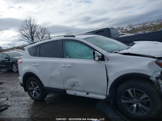 2T3ZFREV3JW482779 Toyota RAV4 LE