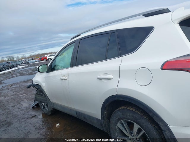 2T3ZFREV3JW482779 Toyota RAV4 LE