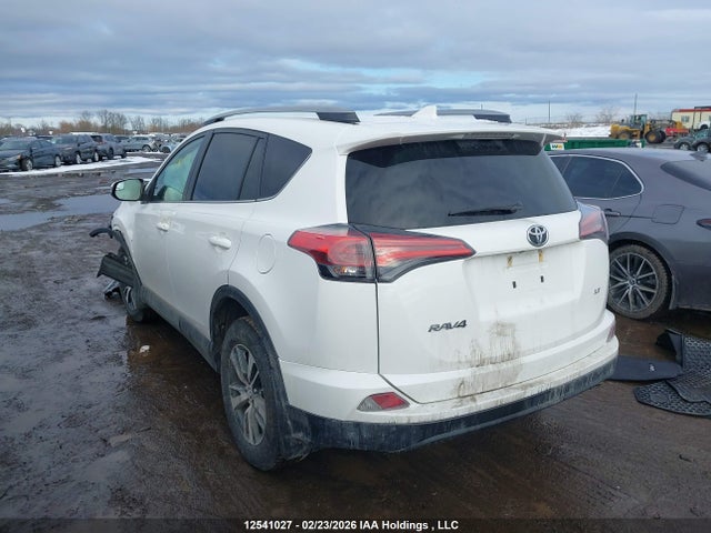 2T3ZFREV3JW482779 Toyota RAV4 LE