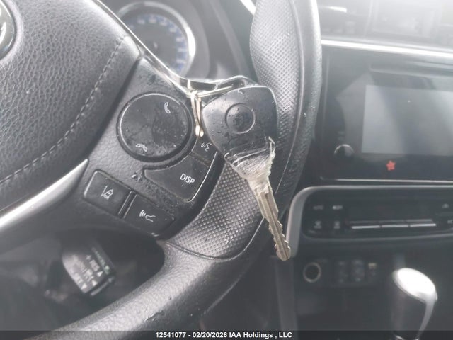 2T1BURHE9JC091357 Toyota COROLLA LE