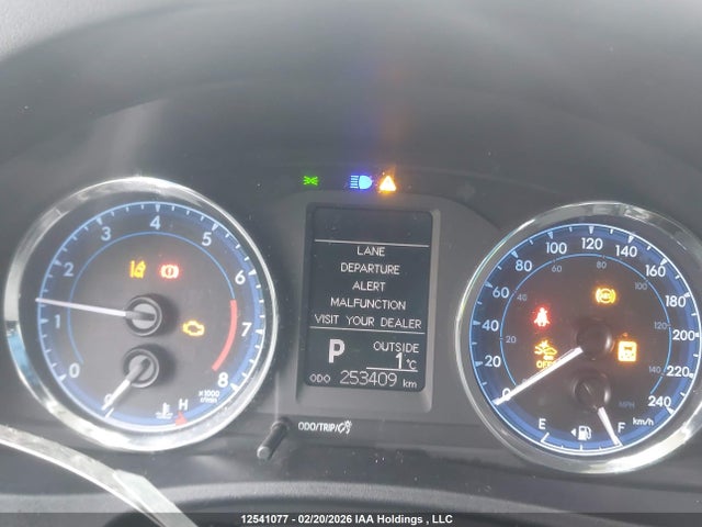 2T1BURHE9JC091357 Toyota COROLLA LE