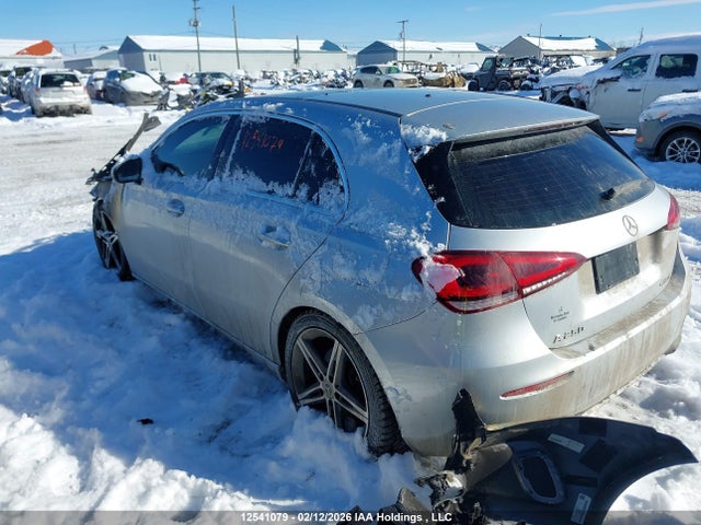 WDD3F4HB8KJ080174 Mercedes-Benz A 250 4matic