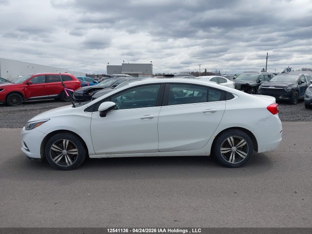 2017 Chevrolet Cruze მანქანა იყიდება აუქციონზე, vin: 3G1BE5SM2HS557237, აუქციონის ნომერი: 12541136