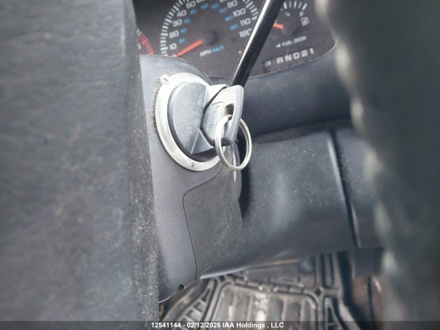 12541144 :رقم المزاد ، 1B4HS28N9YF198799 vin ، 2000 Dodge Durango مزاد بيع