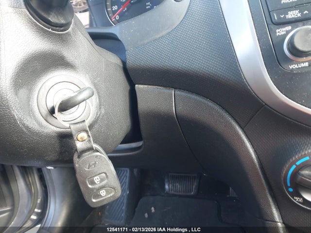KMHCT5AE8GU279885 Hyundai ACCENT SE