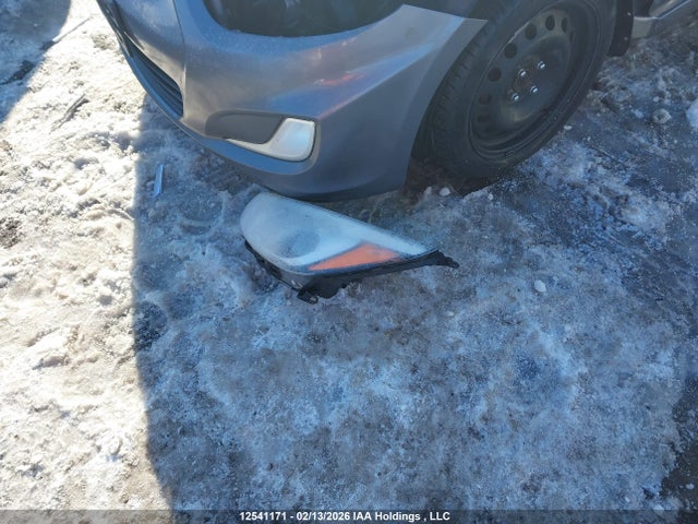 KMHCT5AE8GU279885 Hyundai ACCENT SE