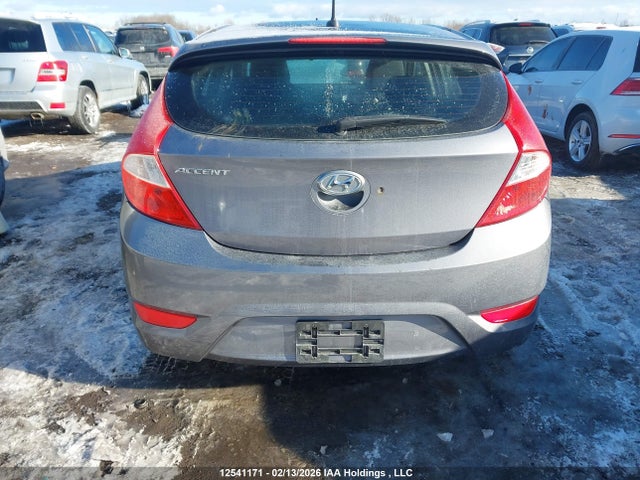 KMHCT5AE8GU279885 Hyundai ACCENT SE
