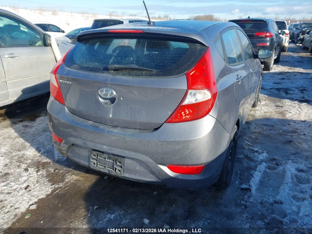 KMHCT5AE8GU279885 Hyundai ACCENT SE