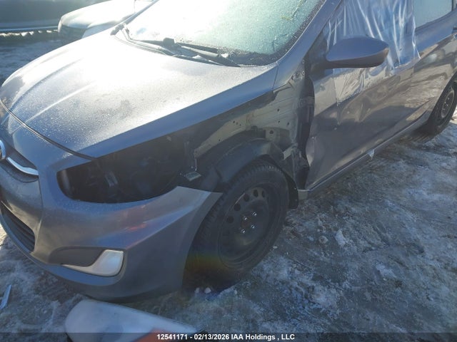 KMHCT5AE8GU279885 Hyundai ACCENT SE