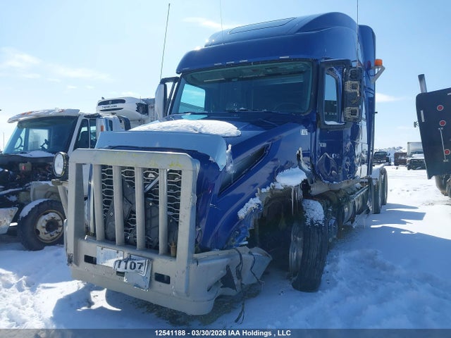 Volvo VNL 2023 4V4NC9EJ4PN326792 Image 2