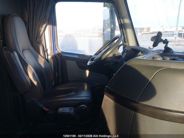 Volvo VNL 2023 4V4NC9EJ4PN326792 Image 8