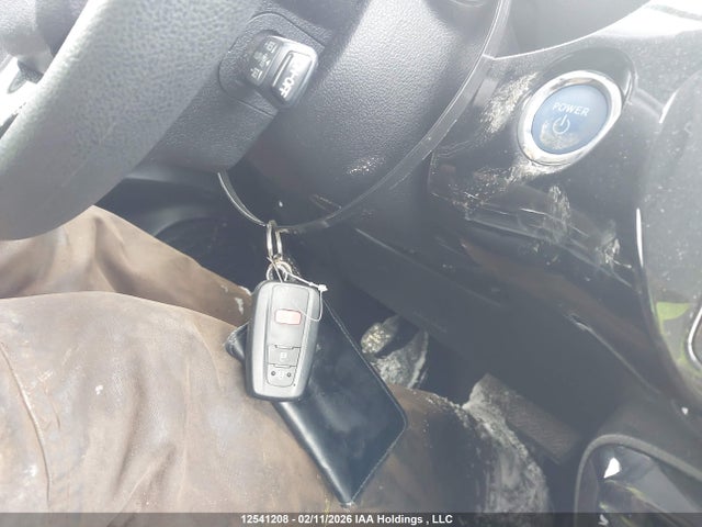 JTDL9MFUXN3038975 Toyota Prius
