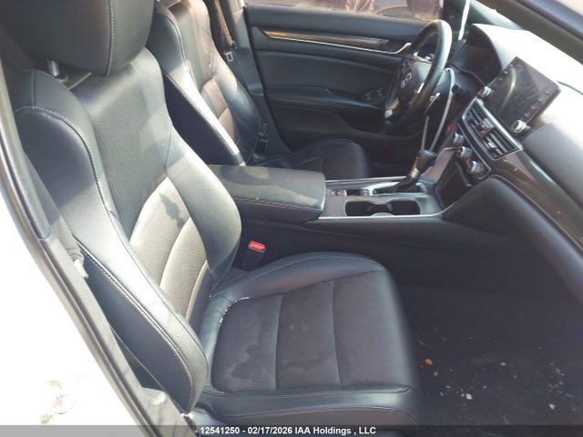 1HGCV1F30JA811848 Honda Accord Sport
