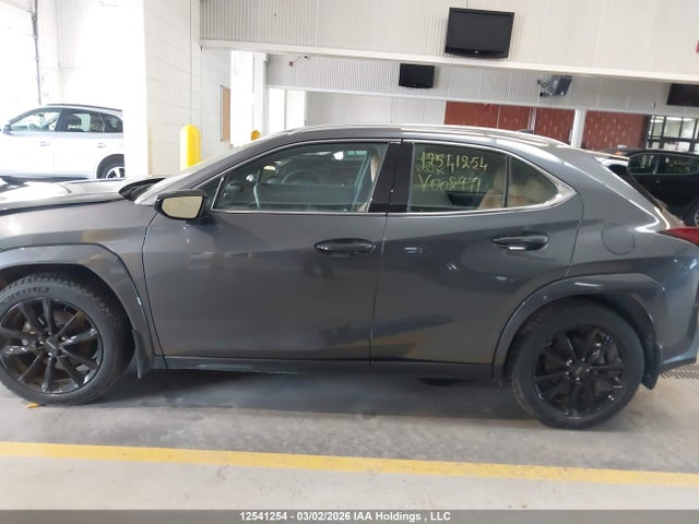 JTHUCJDH6S2002971 Lexus Ux 300h