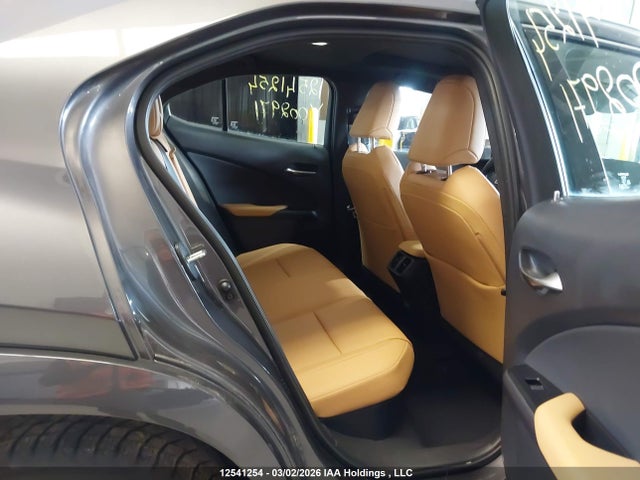 JTHUCJDH6S2002971 Lexus Ux 300h