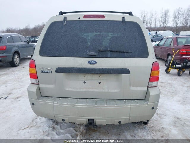 12541261 :رقم المزاد ، 1FMYU94175KA64669 vin ، 2005 Ford Escape Limited مزاد بيع