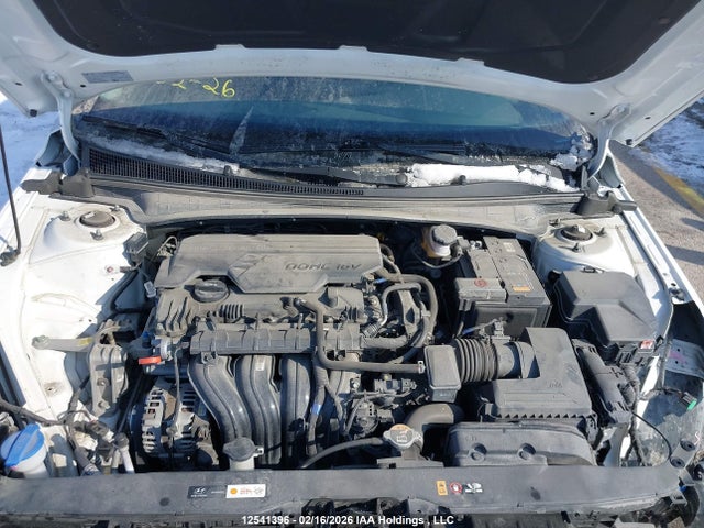 KMHLM4AG9NU354924 Hyundai Elantra Preferred Ivt