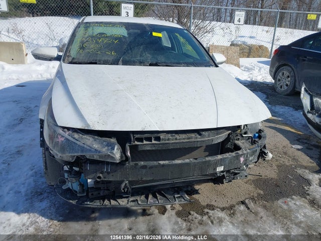 KMHLM4AG9NU354924 Hyundai Elantra Preferred Ivt