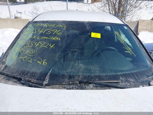 KMHLM4AG9NU354924 Hyundai Elantra Preferred Ivt