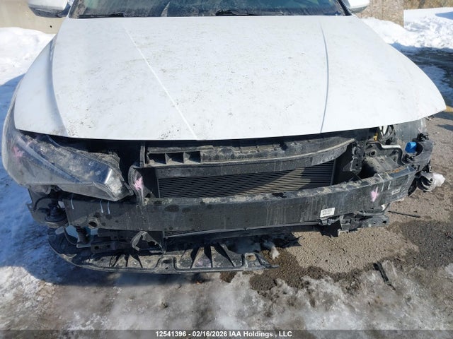 KMHLM4AG9NU354924 Hyundai Elantra Preferred Ivt