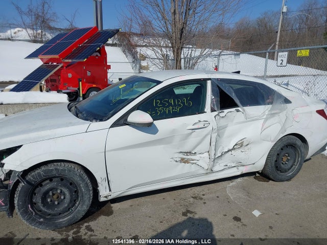 KMHLM4AG9NU354924 Hyundai Elantra Preferred Ivt