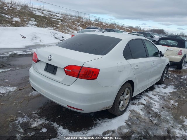 3VW2K7AJ4EM418680 Volkswagen Jetta 2.0l Trendline+