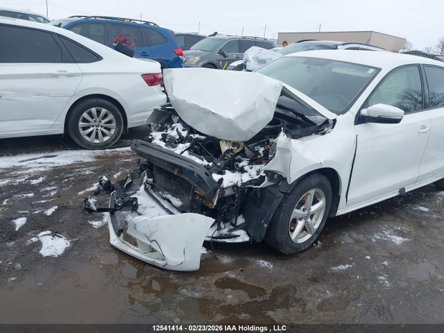 3VW2K7AJ4EM418680 Volkswagen Jetta 2.0l Trendline+