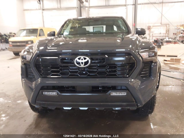 12541421 :رقم المزاد ، 3TYLB5JN7RT019822 vin ، 2024 Toyota Tacoma Trd Off Road مزاد بيع