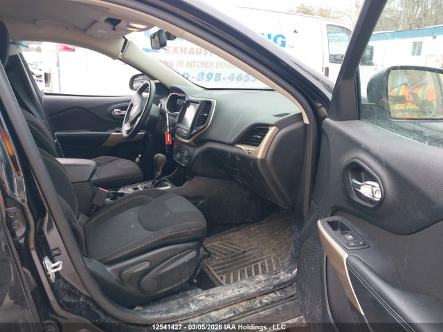 1C4PJLCB8HD221330 Jeep Cherokee