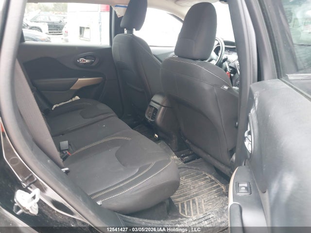 1C4PJLCB8HD221330 Jeep Cherokee