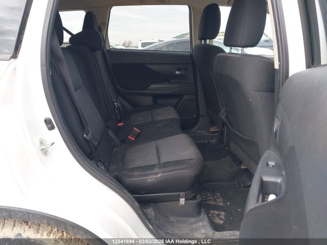 JA4AZ2A31KZ608200 Mitsubishi Outlander Es
